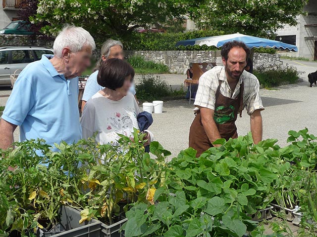 les producteurs et créateurs locaux étaient présents pour proposer aux visiteurs leurs différentes productions et créations