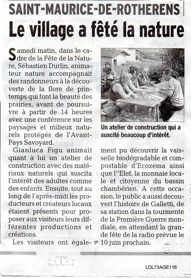 Article du Dauphiné libéré "Gianluca Figus animait un atelier de constructions avec des matériaux naturels "