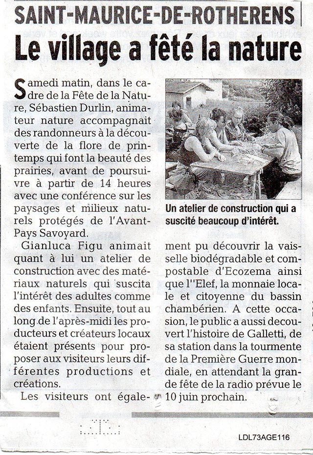 Article du Dauphiné libéré "Gianluca Figus animait un atelier de constructions avec des matériaux naturels "